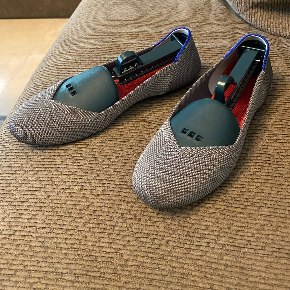 Custom Embroidered Rothy’s 7.5 Charcoal flats - Picture 3 of 3